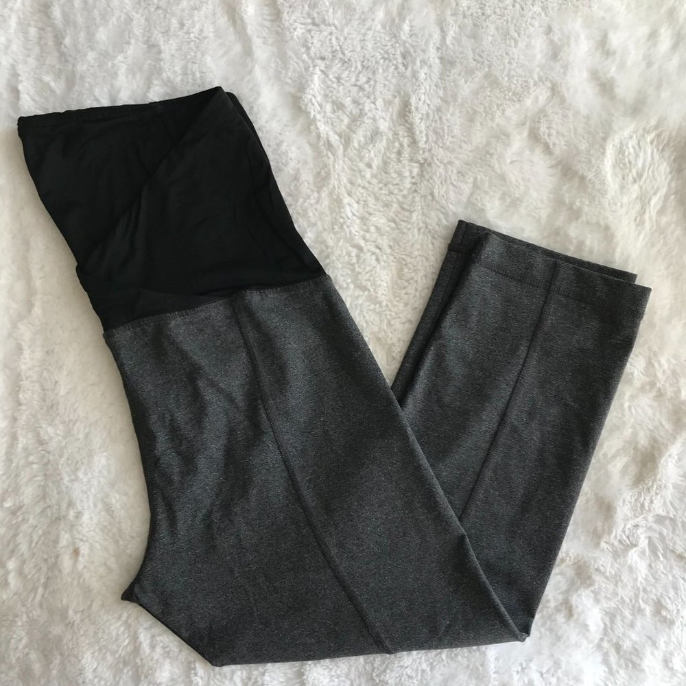 Ingrid & Isabel Maternity Cropped Capri Leggings M